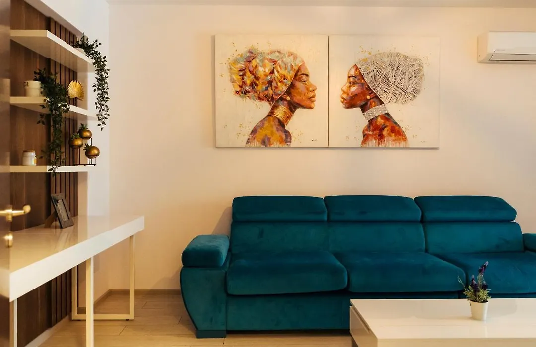 Cozy Special Pallady Apartament With Garden & Courtyard-1